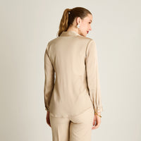 Blusa Beige Manga Larga Elasticidad Nula Sin Forro Calce Normal Tela Plano