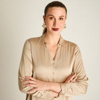 Blusa Beige Manga Larga Elasticidad Nula Sin Forro Calce Normal Tela Plano