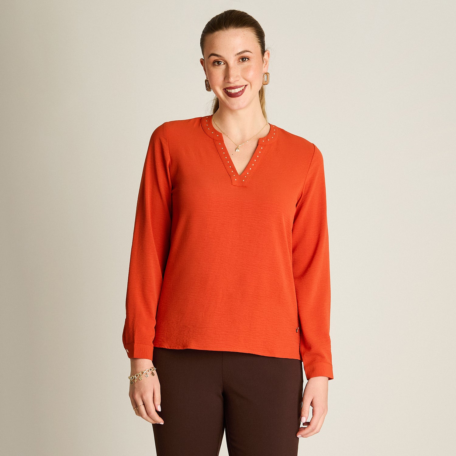 Blusa Terracota Manga Larga Elasticidad Nula Sin Forro Calce Normal Tela Plano