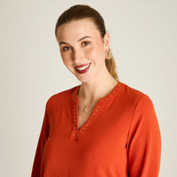 Blusa Terracota Manga Larga Elasticidad Nula Sin Forro Calce Normal Tela Plano