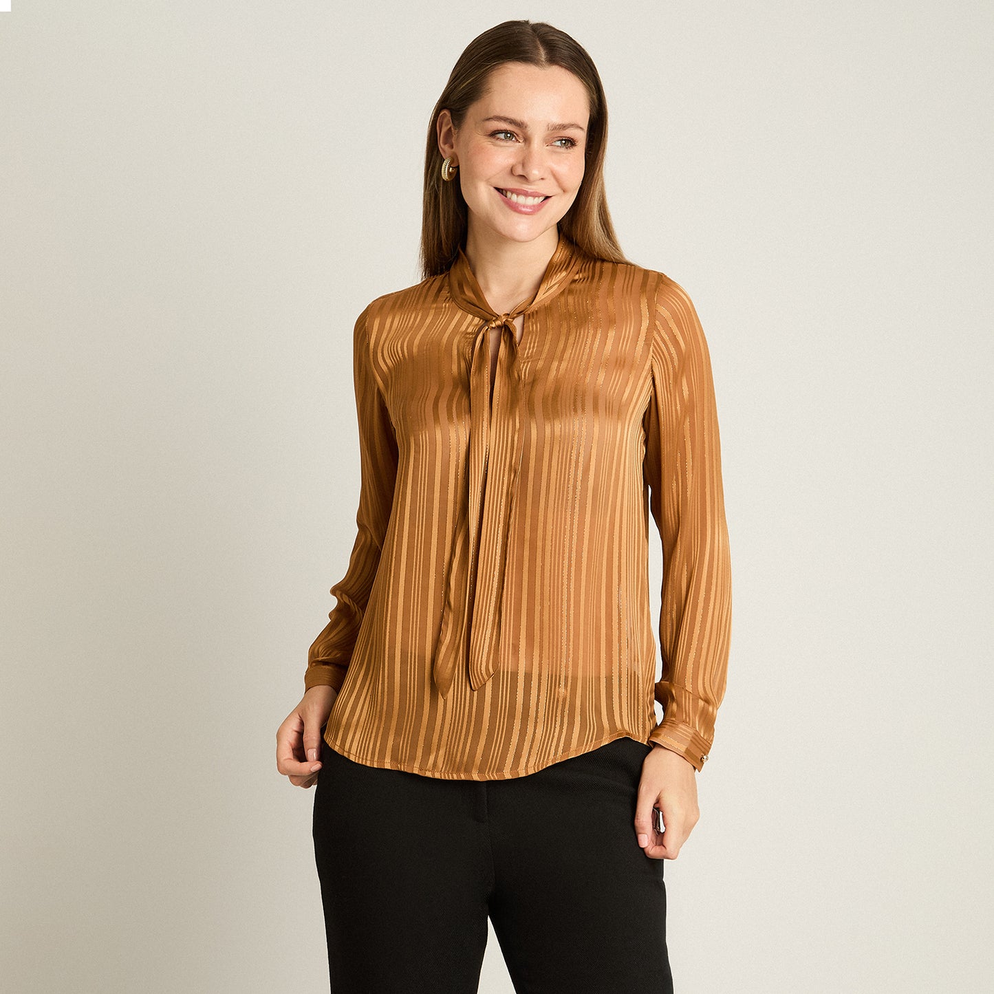 Blusa Toffe Manga Larga Elasticidad Nula Sin Forro Calce Normal Tela Plano