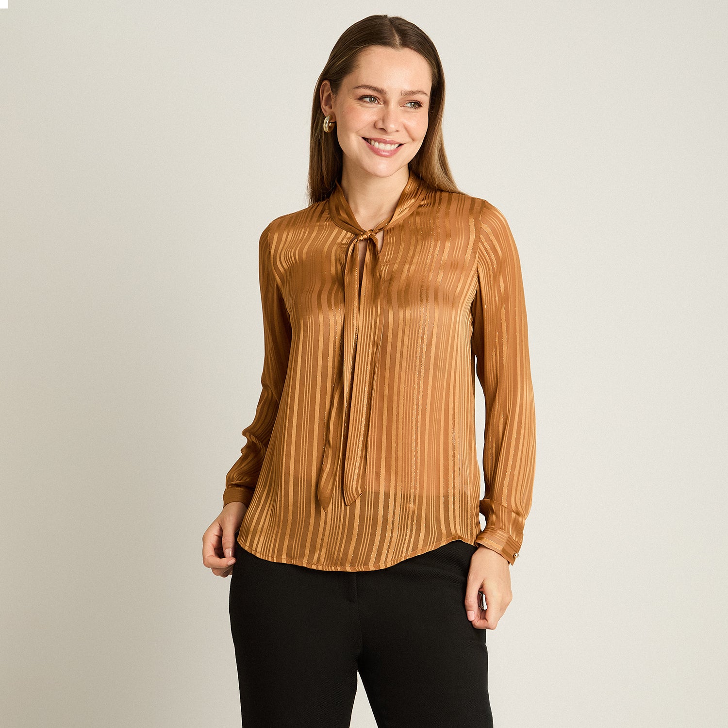 Blusa Toffe Manga Larga Elasticidad Nula Sin Forro Calce Normal Tela Plano