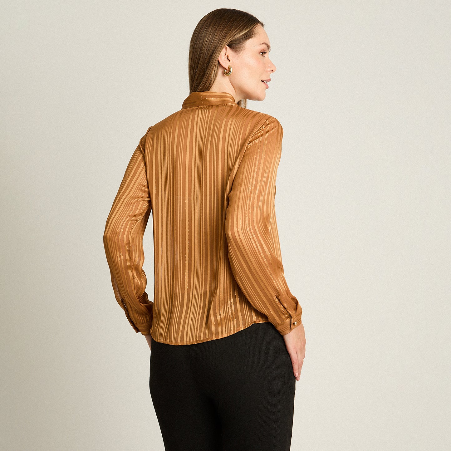 Blusa Toffe Manga Larga Elasticidad Nula Sin Forro Calce Normal Tela Plano