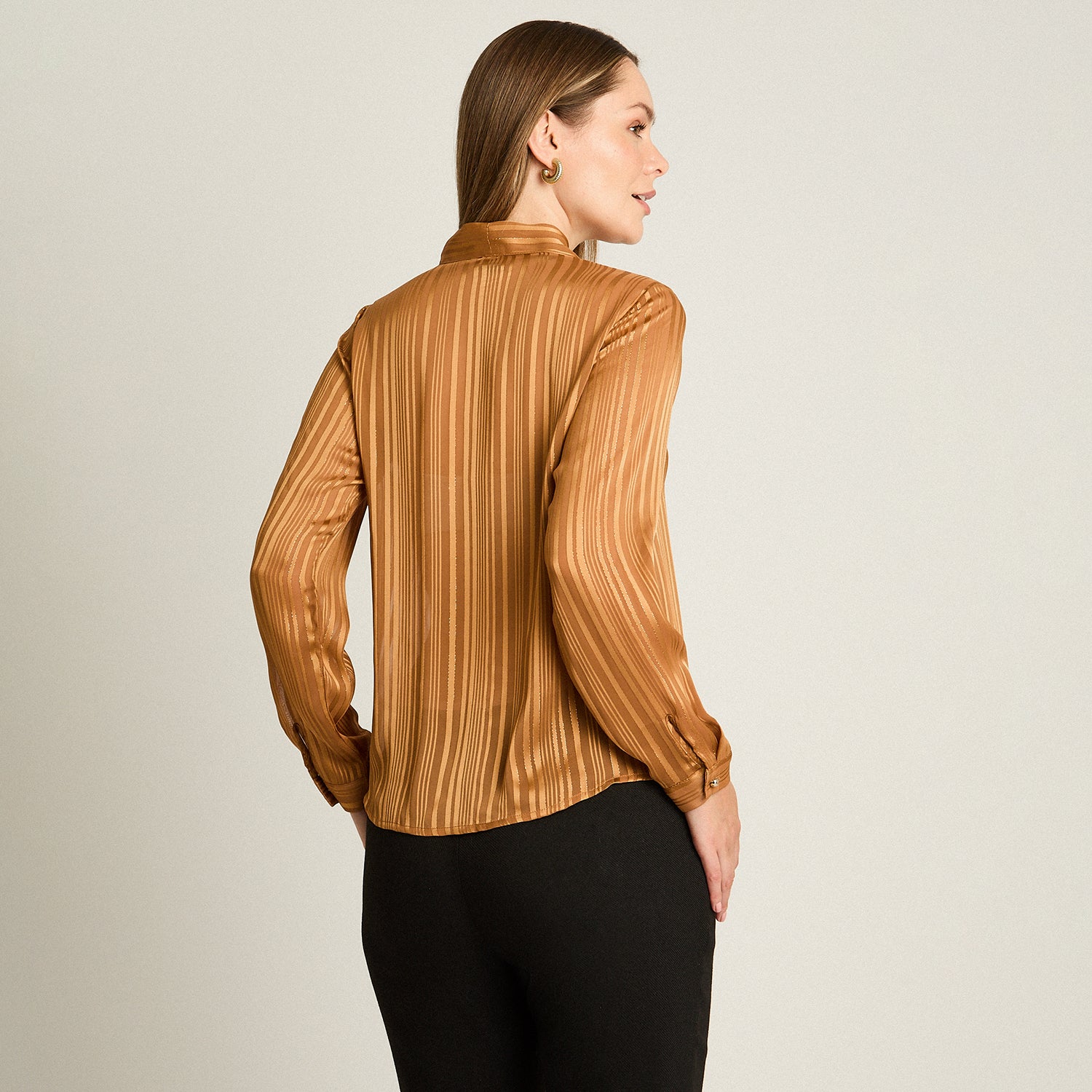 Blusa Toffe Manga Larga Elasticidad Nula Sin Forro Calce Normal Tela Plano