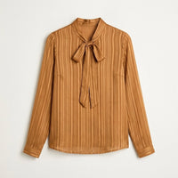Blusa Toffee con Rayas en Relieve y Lazo en Cuello en plano