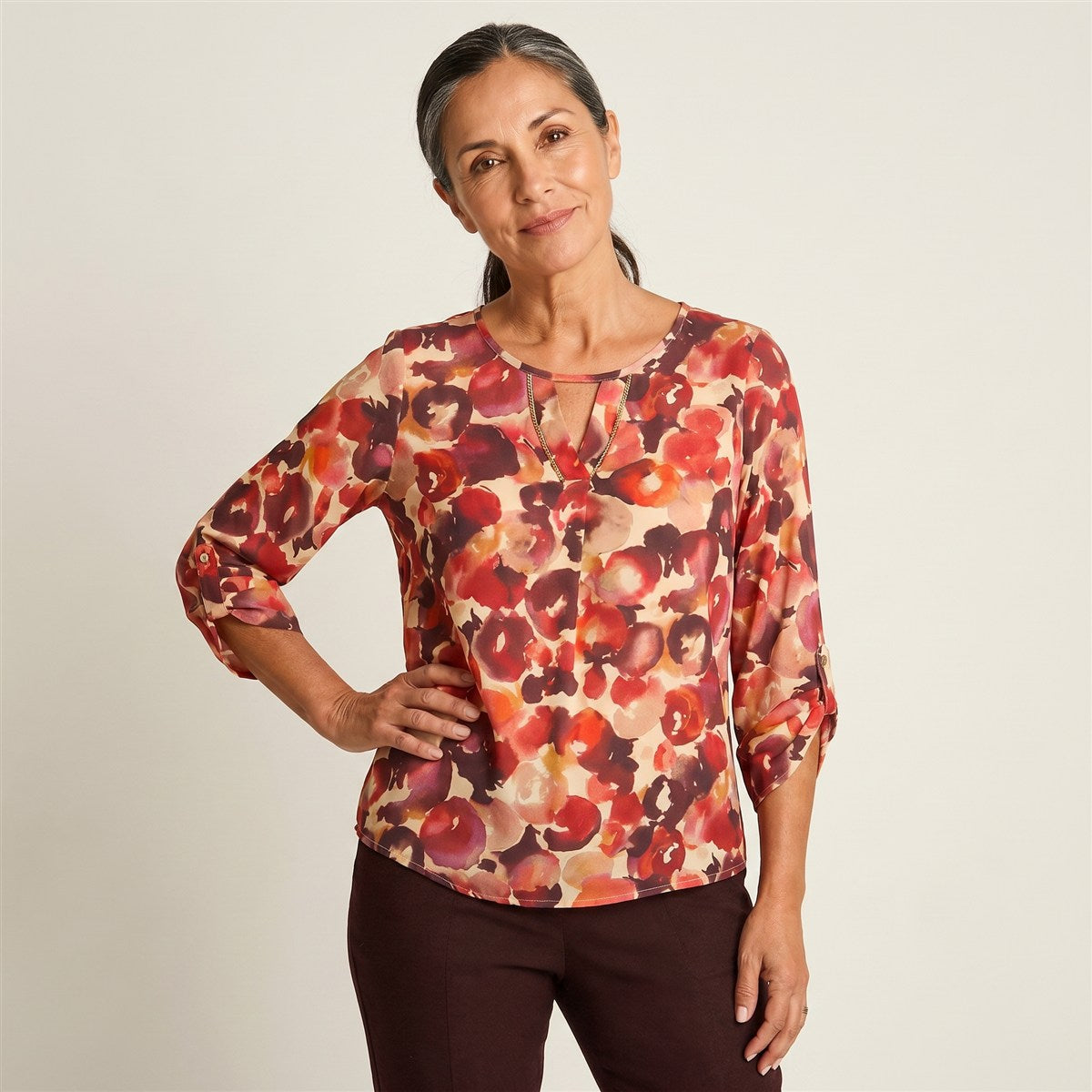 Blusa Roja Estampada Escote Redondo en modelo adulta