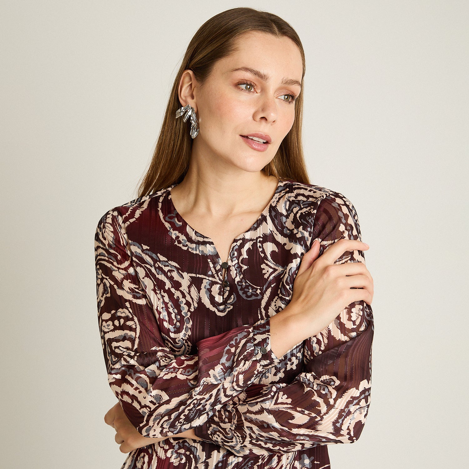Blusa Burdeo Manga Larga Elasticidad Media Sin Forro Calce Normal Tela Punto Y Plano