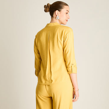 Blusa Mostaza Manga Larga Elasticidad Nula Sin Forro Calce Normal Tela Plano