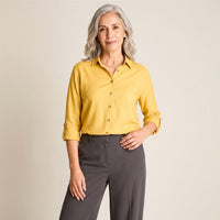 Blusa Mostaza Abotonada con Cuello Camisero en modelo adulta