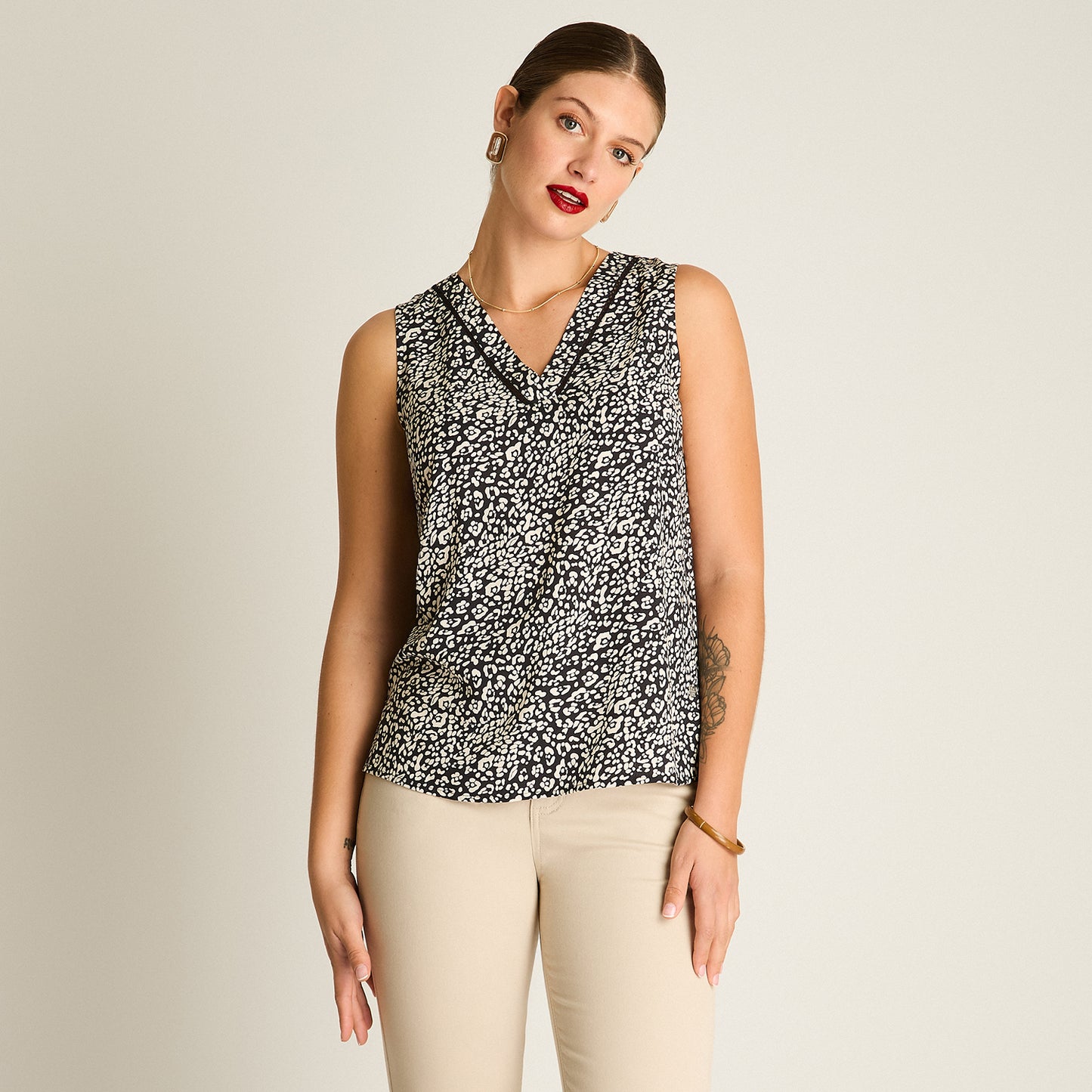 Blusa Negro Sin Mangas Elasticidad Nula Sin Forro Calce Normal Tela Plano