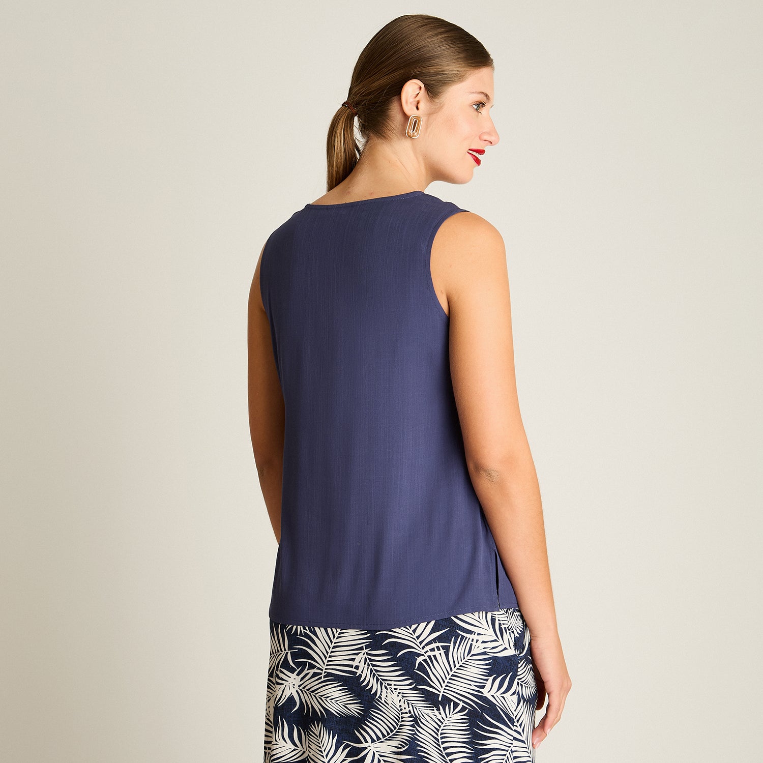 Blusa Azul Sin Mangas Elasticidad Nula Sin Forro Calce Normal Tela Plano