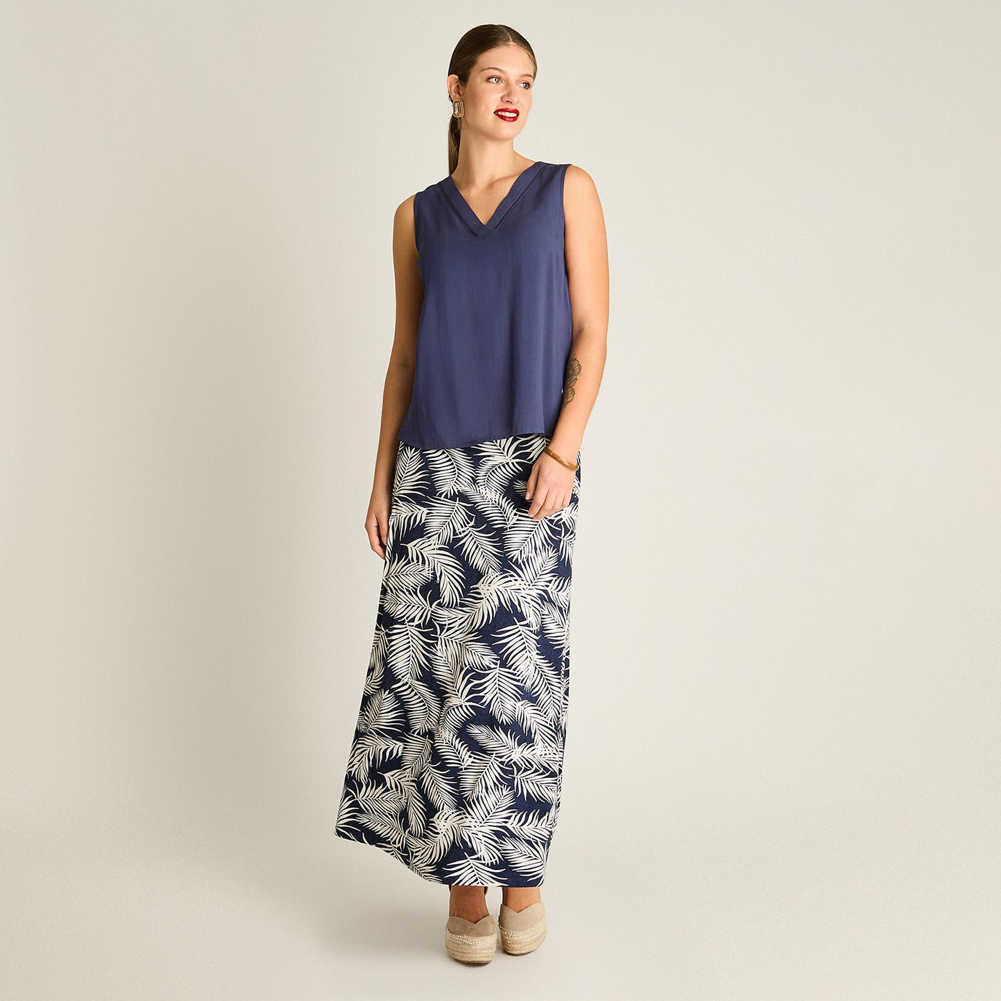 Blusa Azul Sin Mangas Elasticidad Nula Sin Forro Calce Normal Tela Plano