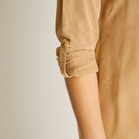 Blusa Camel Manga Larga Elasticidad Nula Sin Forro Calce Normal Tela Plano