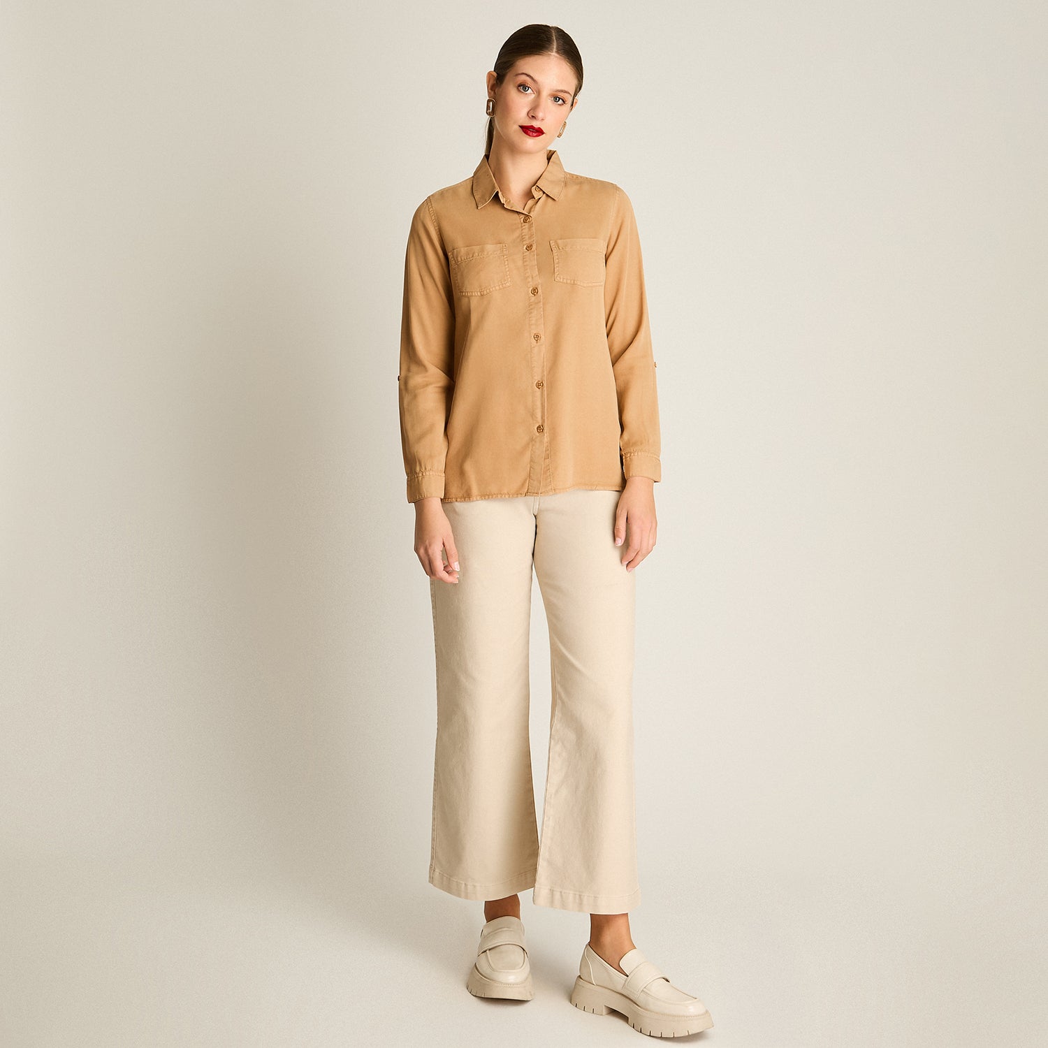 Blusa Camel Manga Larga Elasticidad Nula Sin Forro Calce Normal Tela Plano