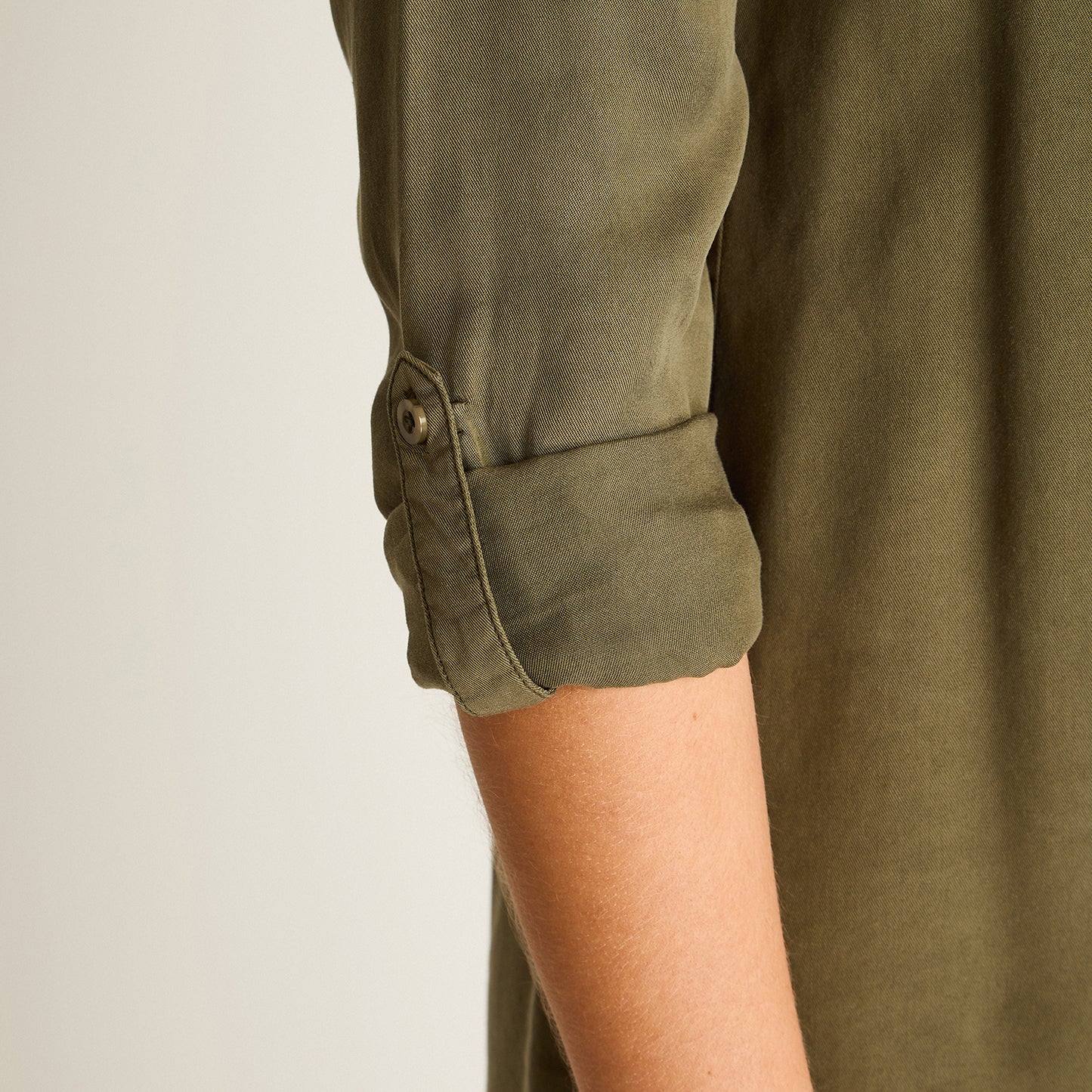 Blusa Verde Manga Larga Elasticidad Nula Sin Forro Calce Normal Tela Plano