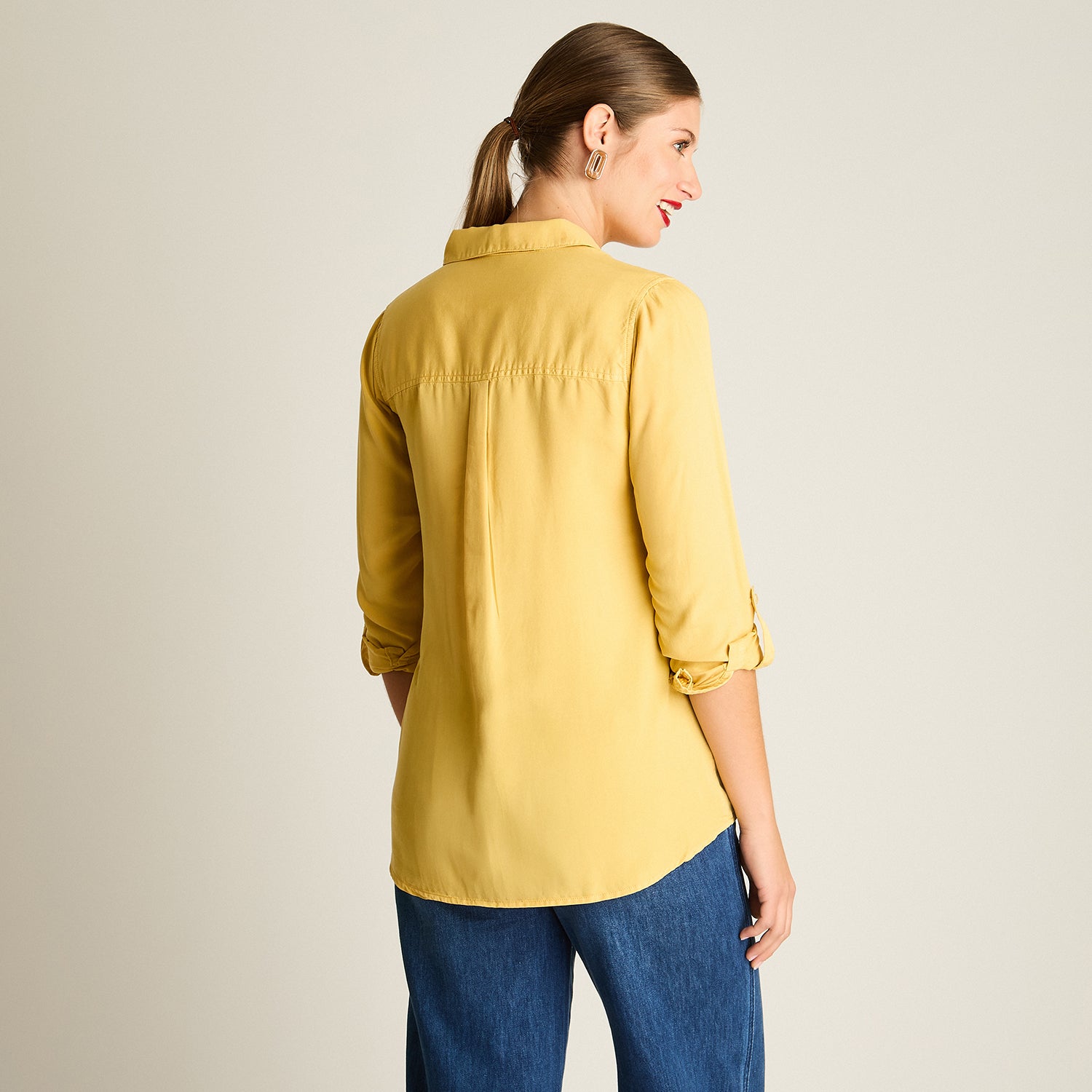 Blusa Mostaza Manga Larga Elasticidad Nula Sin Forro Calce Normal Tela Plano