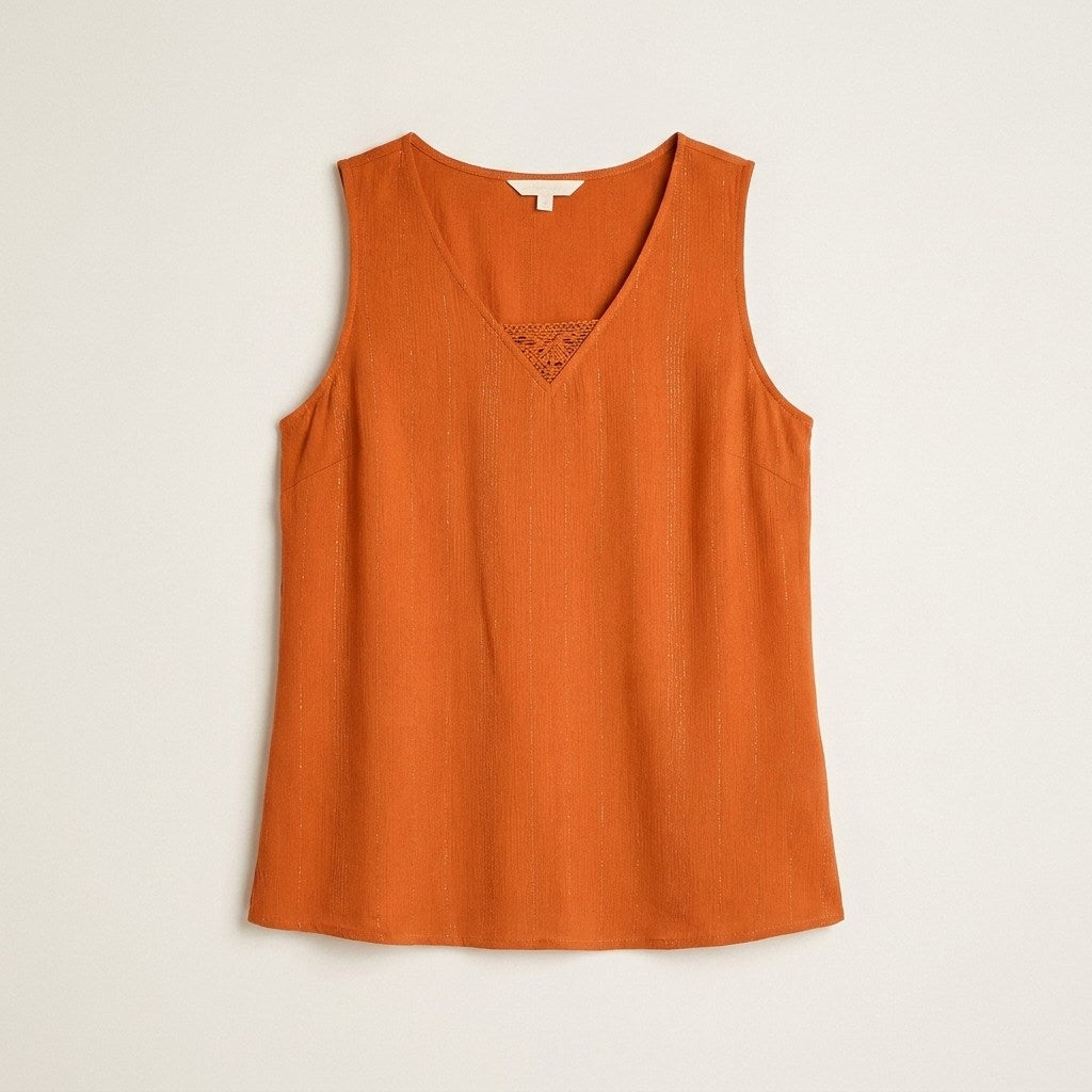 Blusa Naranjo Sin Mangas con Detalle de Macramé en Escote en plano