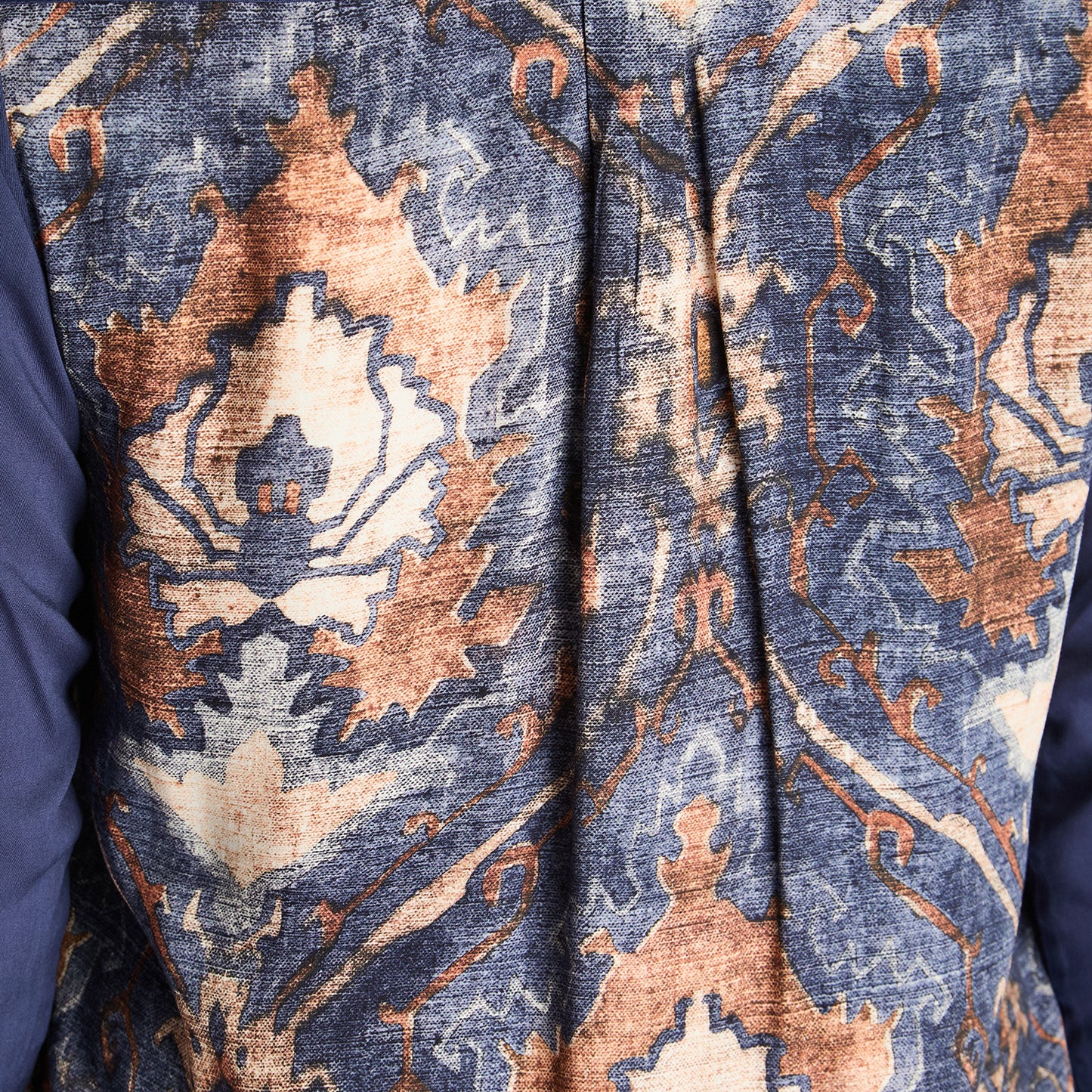 Blusa Azul Manga Larga Elasticidad Baja Sin Forro Calce Normal Tela Punto Y Plano