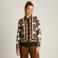 Blusa Camel Manga Larga Elasticidad Nula Sin Forro Calce Normal Tela Plano