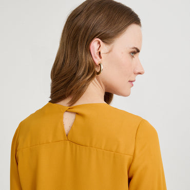 Blusa Lisa Escote Redondo Manga Roll Up Mostaza