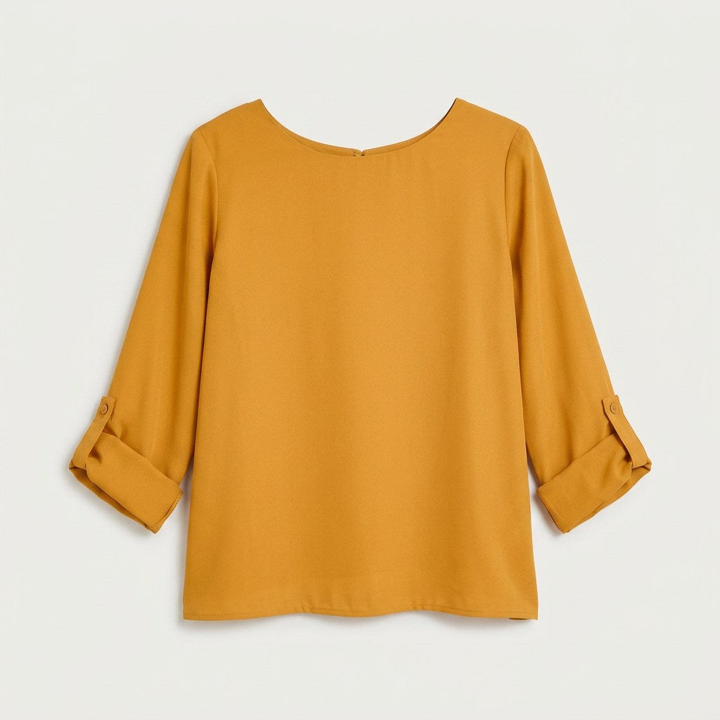 Blusa Lisa Escote Redondo Manga Roll Up Mostaza en plano