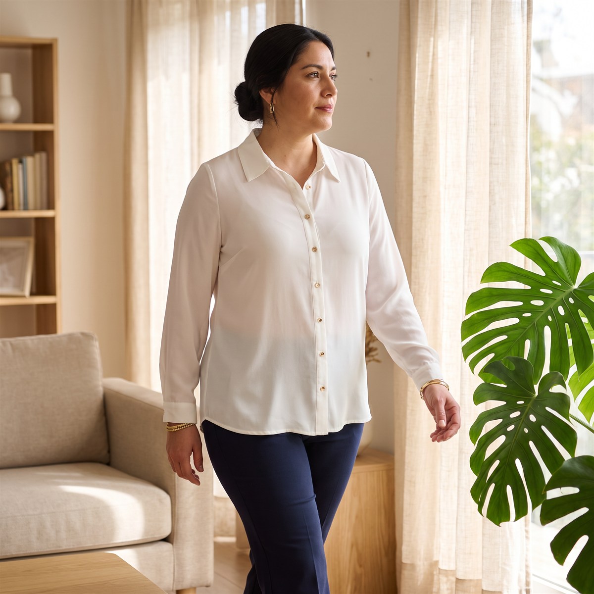 Blusa Manga Larga con Botones Blanco lifestyle