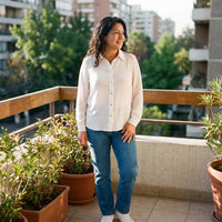 Blusa Manga Larga con Botones Blanco lifestyle
