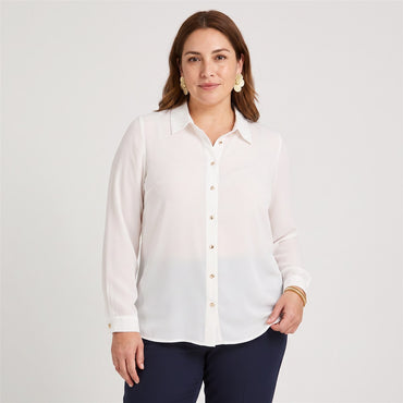 Blusa Manga Larga con Botones Blanco en modelo plus size