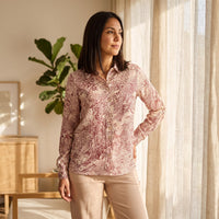 Blusa Manga Larga con Botones Rojo lifestyle