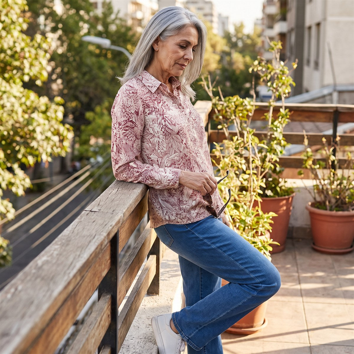 Blusa Manga Larga con Botones Rojo lifestyle