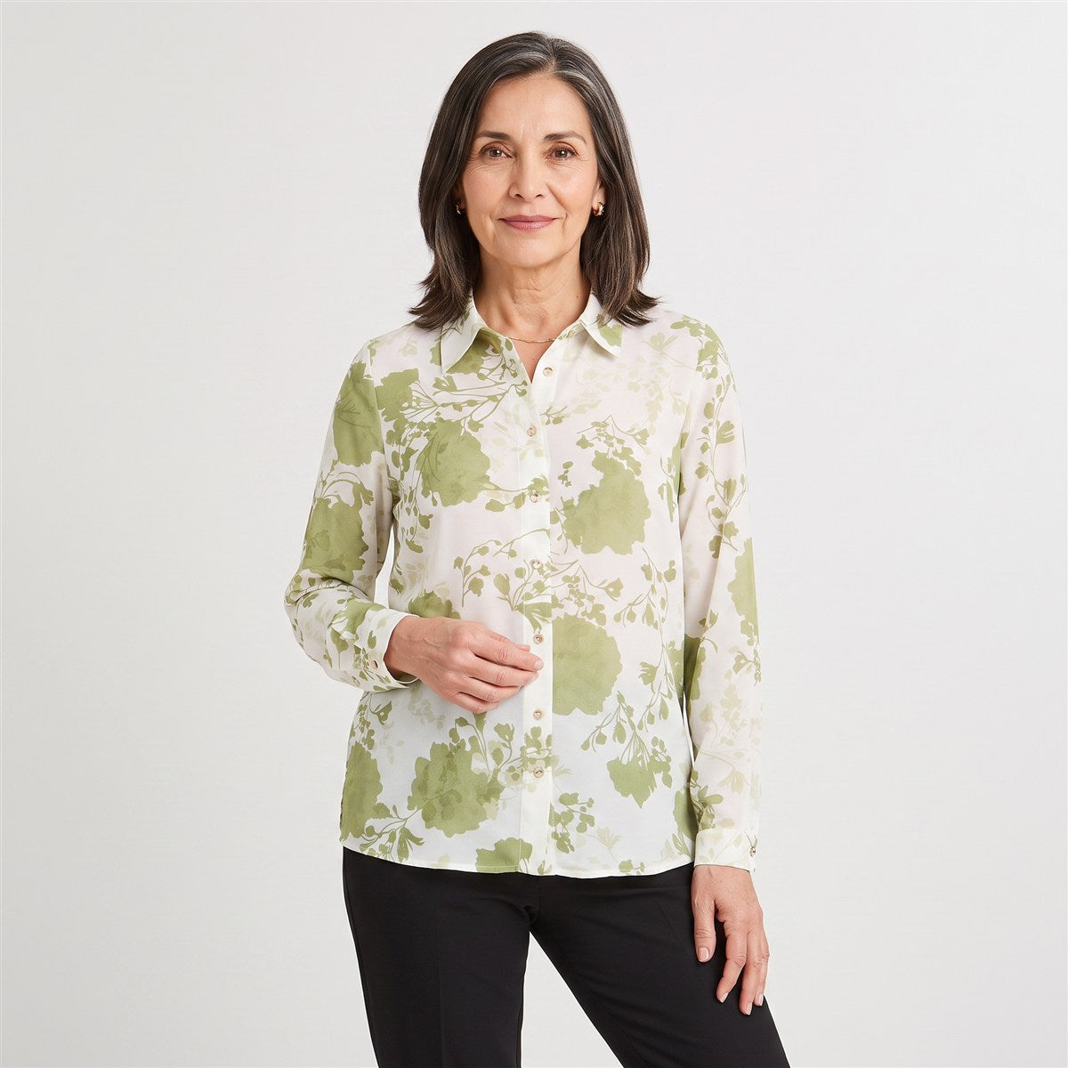 Blusa Manga Larga con Botones Verde en modelo adulta