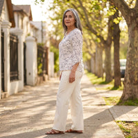 Blusa Manga Larga Escote V Estampada Blanco lifestyle