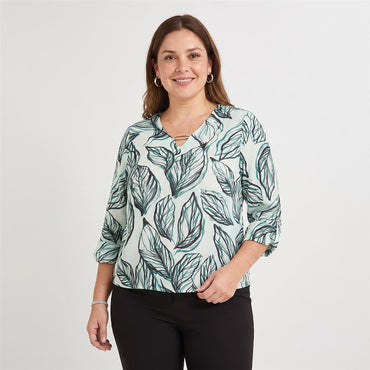 Blusa Manga Larga Escote V Estampada Verde en modelo plus size