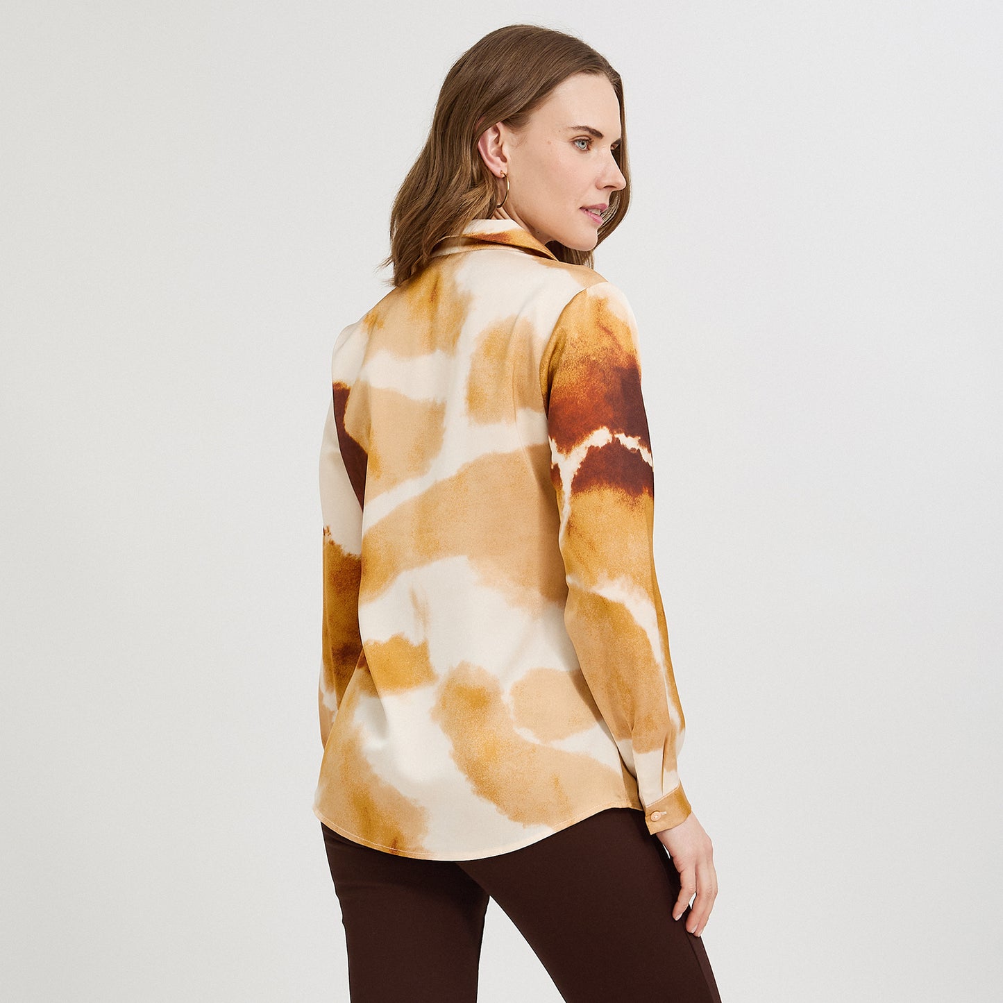 Blusa Manga Larga de Satin con Botones Estampada Terracota