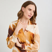 Blusa Manga Larga de Satin con Botones Estampada Terracota