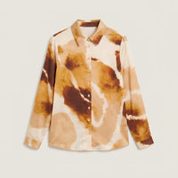 Blusa Manga Larga de Satin con Botones Estampada Terracota en plano