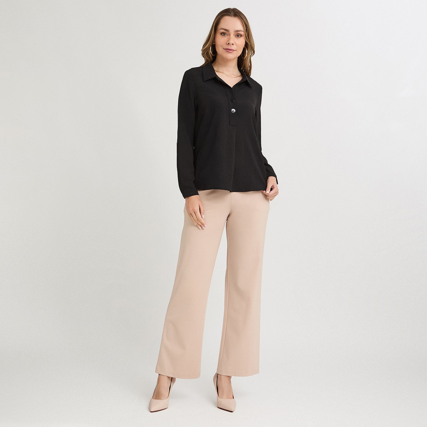 Blusa Manga Roll Up con Botones en Escote Negro