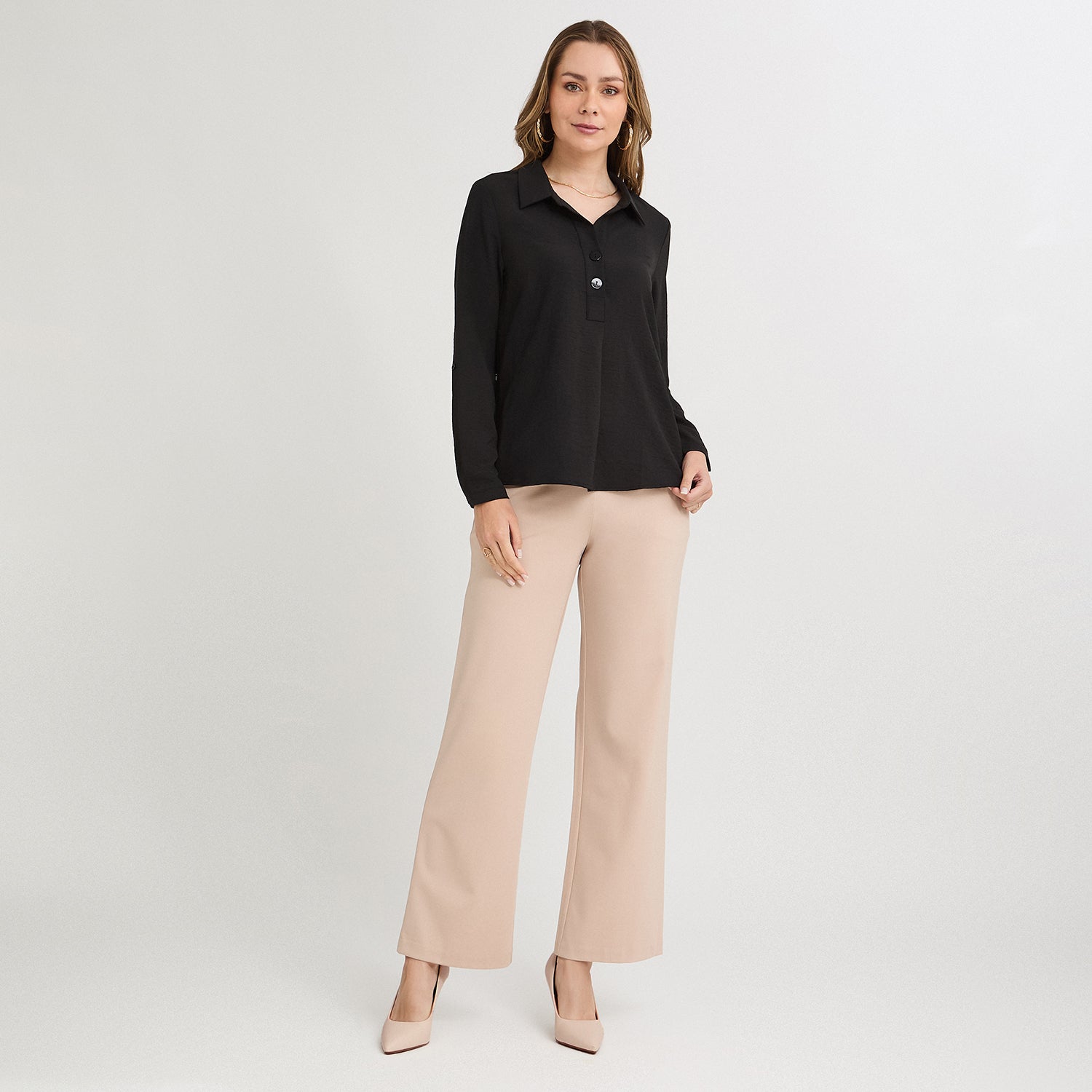 Blusa Manga Roll Up con Botones en Escote Negro