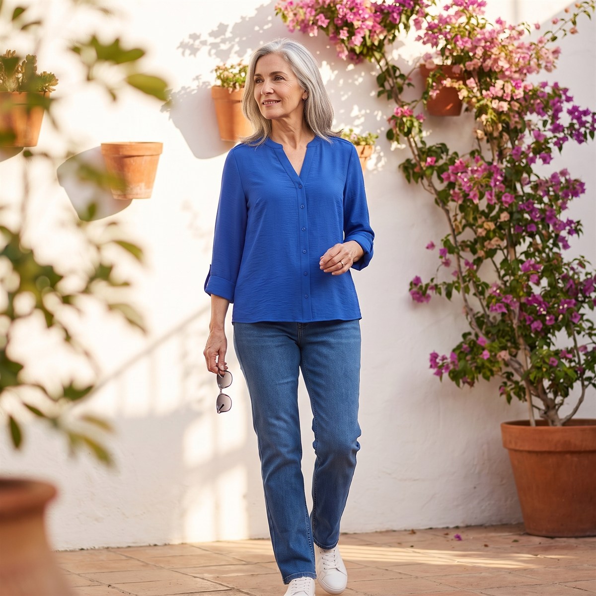 Blusa Manga Larga con Botones Frontales Azul lifestyle