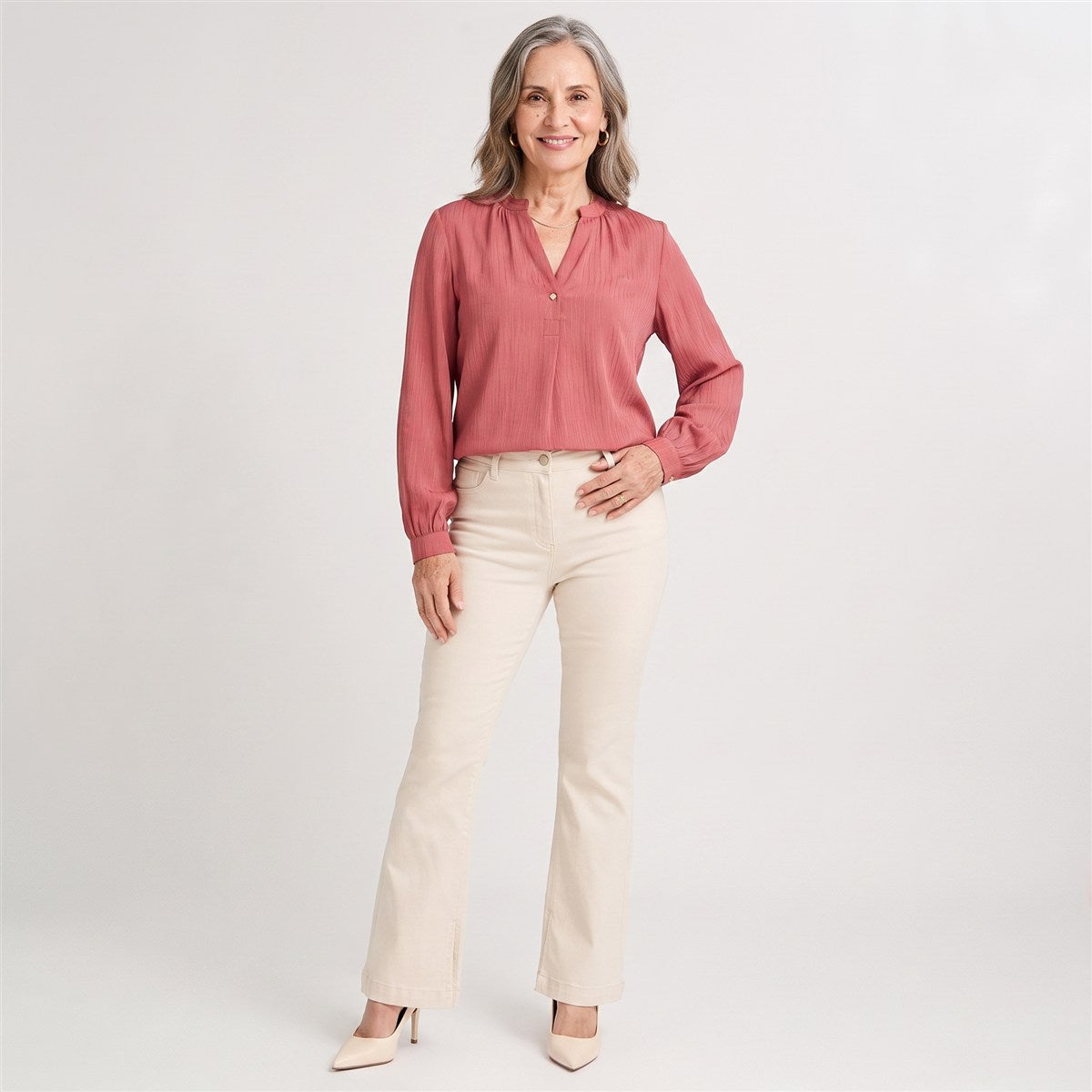 Blusa Escote Mao un Botón Rosado en modelo adulta