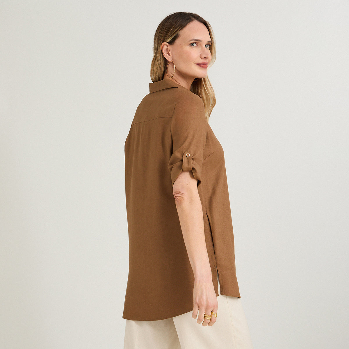 Blusa Blusón de Lino Manga Roll Up Liso Taupe