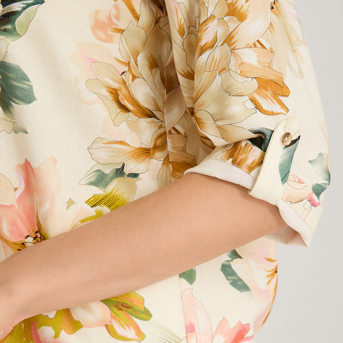 Blusa Lino Estampada Cuello Mao y Manga Roll Up Amarillo