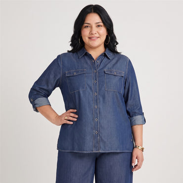 Blusa Lyocell Manga Larga Roll Up Azul en modelo plus size