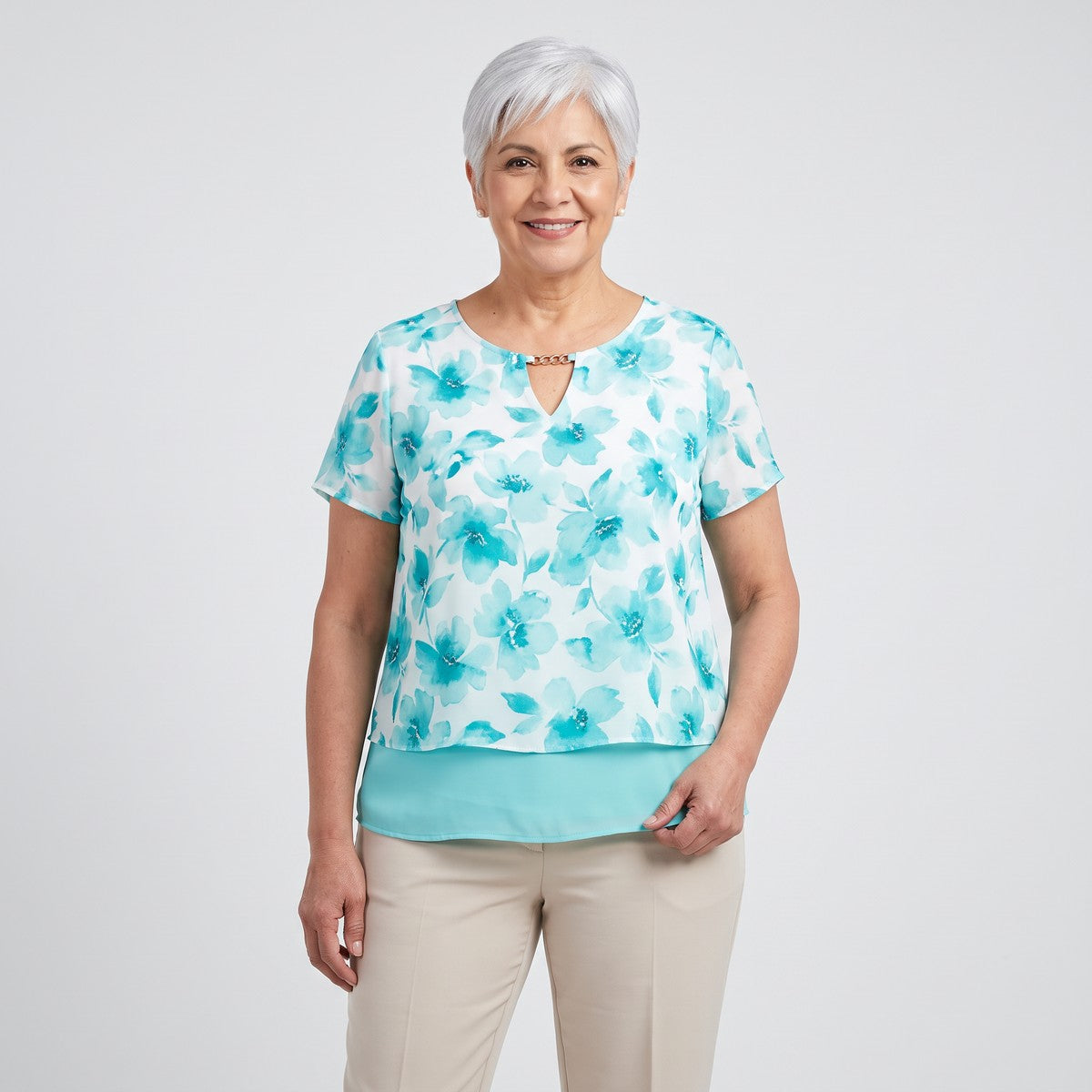 Blusa con Faldón Manga Corta Celeste en modelo adulta
