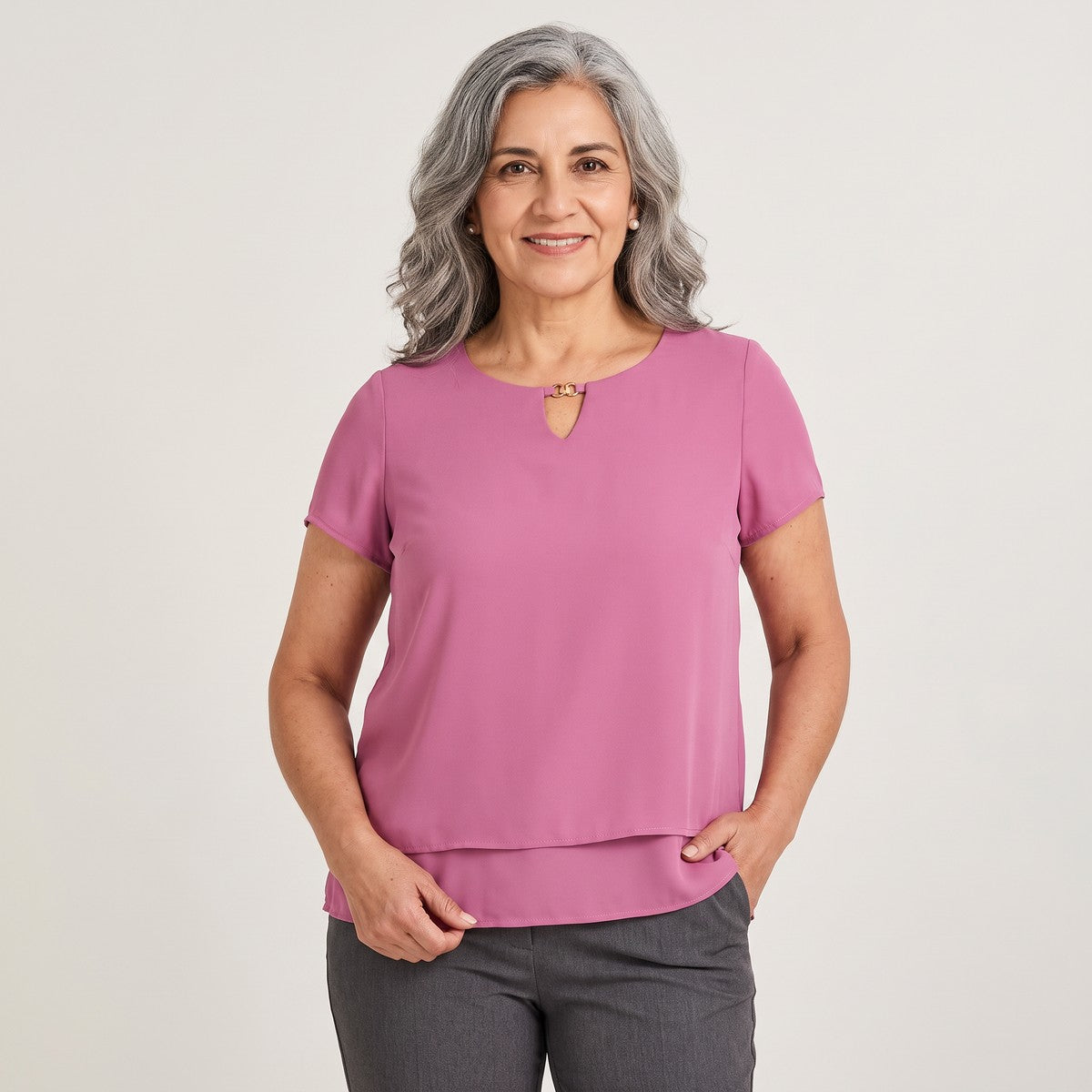 Blusa con Faldón Manga Corta Morado en modelo adulta