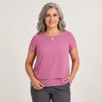 Blusa con Faldón Manga Corta Morado en modelo adulta