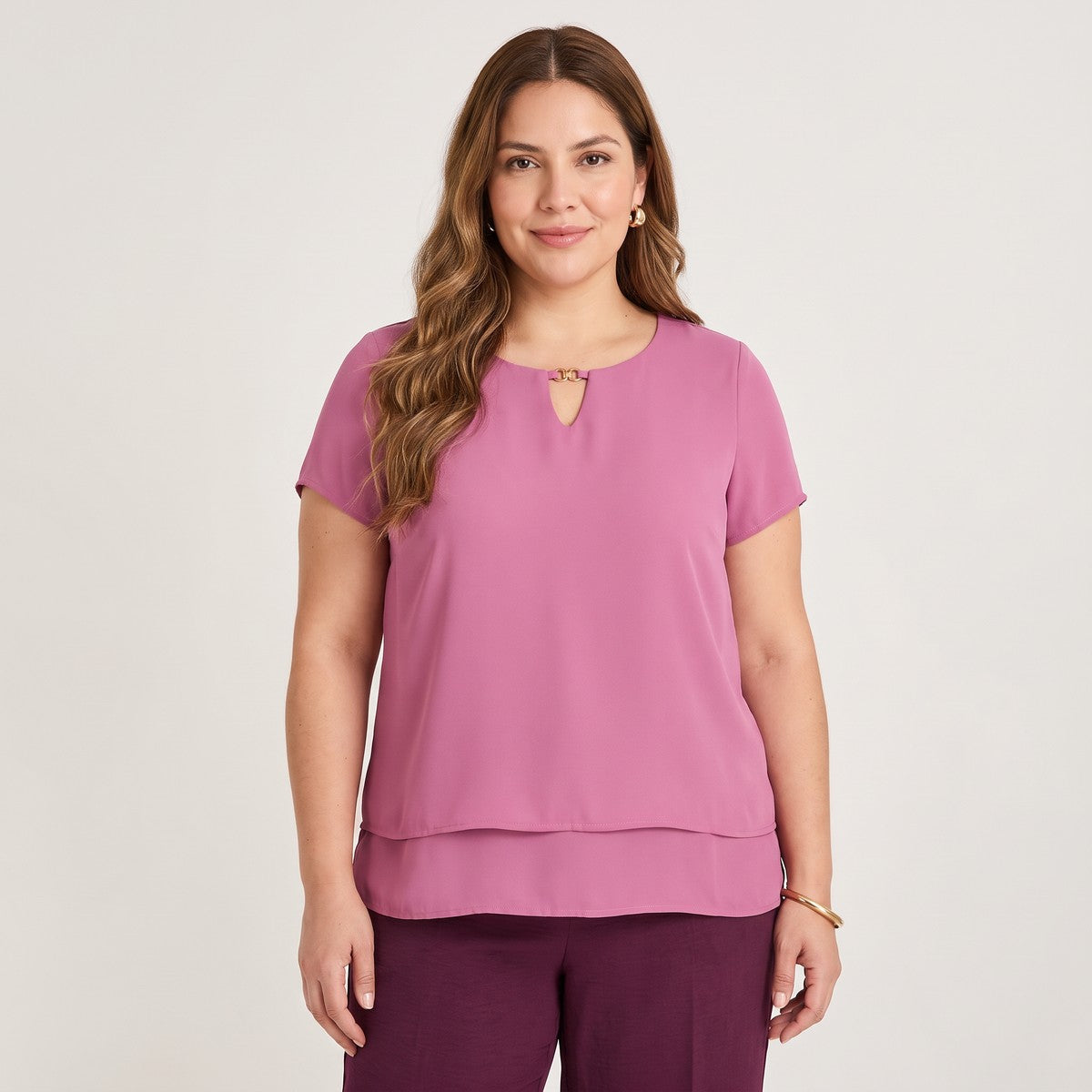 Blusa con Faldón Manga Corta Morado en modelo plus size
