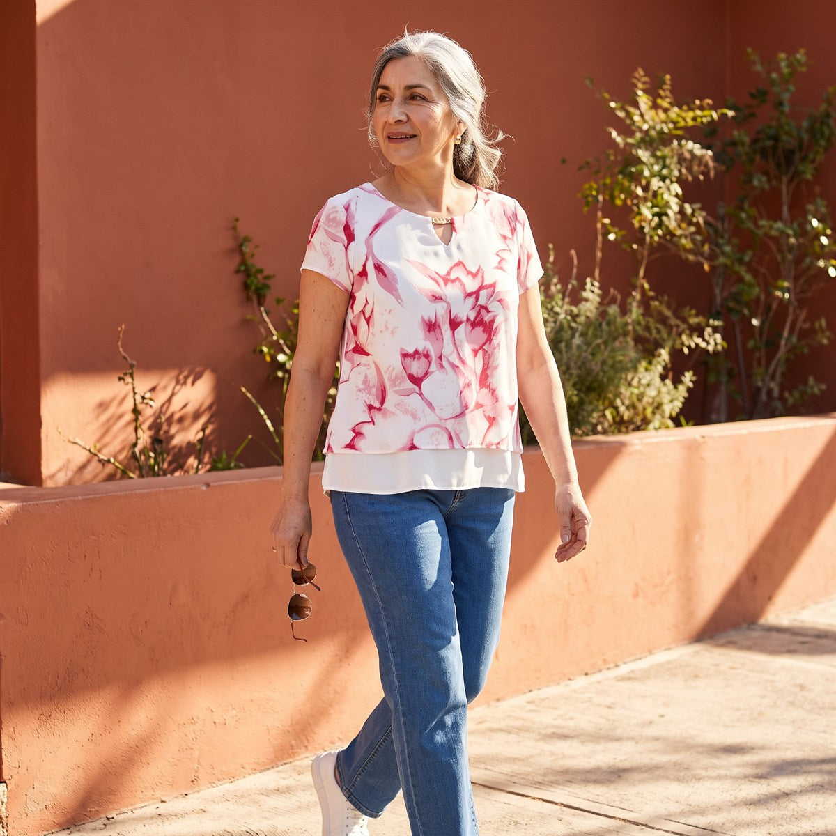 Blusa con Faldón Manga Corta Rojo lifestyle