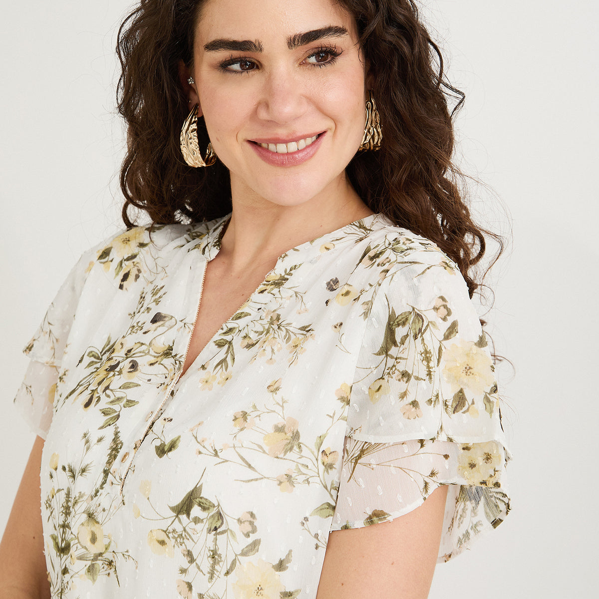 Blusa Manga Corta Aplicación en Escote Crudo