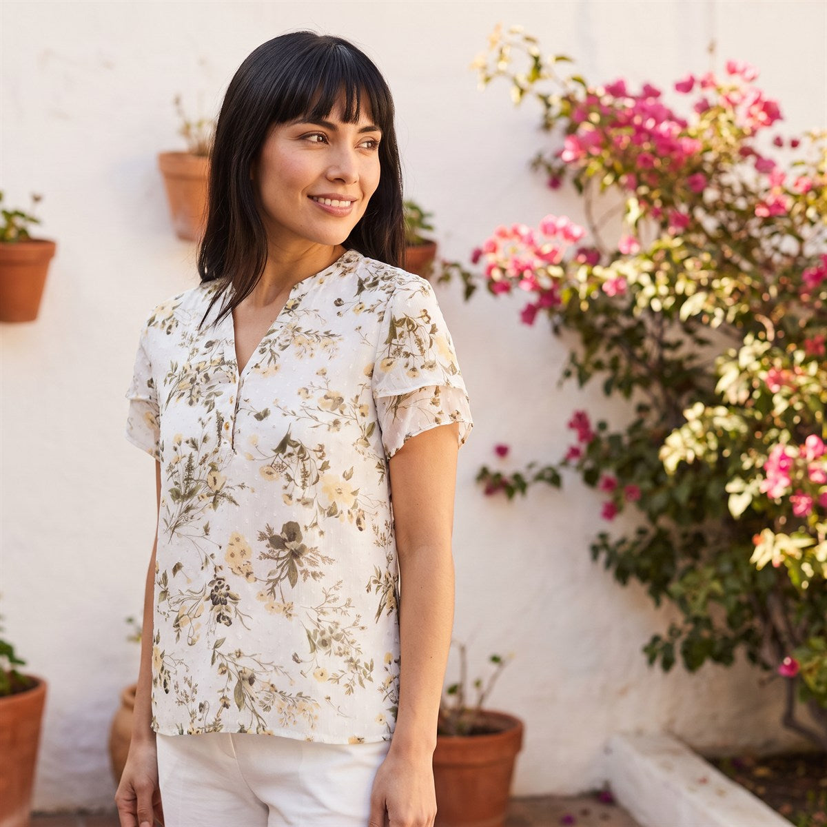 Blusa Manga Corta Aplicación en Escote Crudo lifestyle